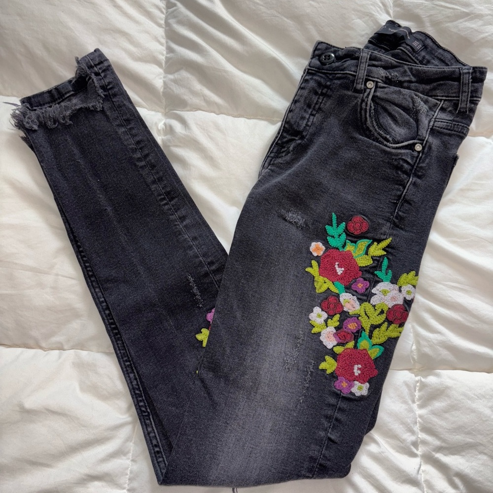 Zara Black Flower Embroided Skinny Jeans - Size 2